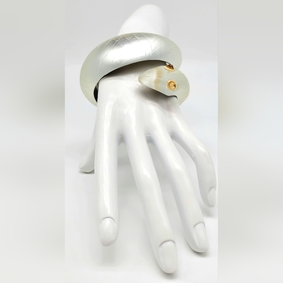 Alexis Bittar Carved Lucite Snake Wrap Bangle Bracelet w Swarovski Crystal Eyes - Picture 6 of 13